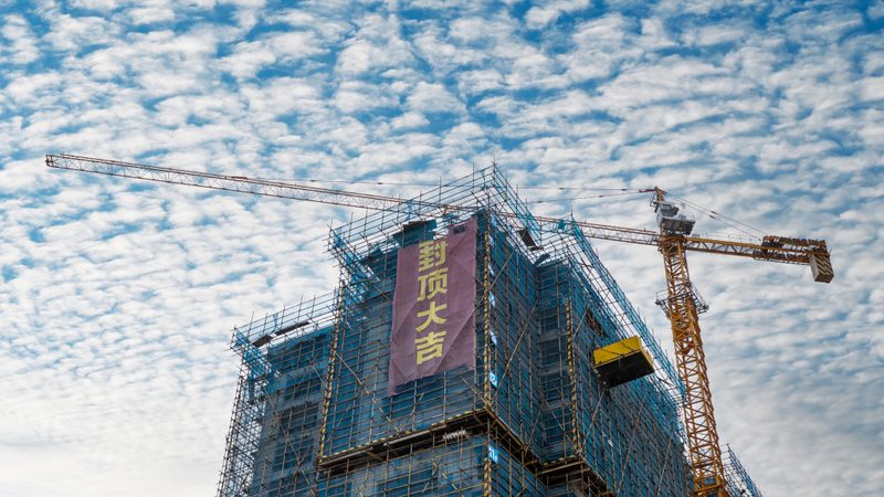 机电安装验收重点包括设备安装质量、线路敷设质量、系统调试性能等。具体如下：